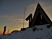 89 Luci del tramonto sul Pizzo Cerro con Luca
